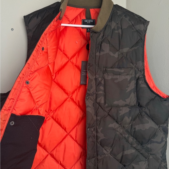 Todd Snyder Camouflage Quilted Vest with Orange Lining - Picture 4 of 6
